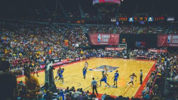 【华体会体育平台】杰伦·威震撼回归！美球迷炸锅，梦之队竟还增援？不败神话逼近81胜1负💔